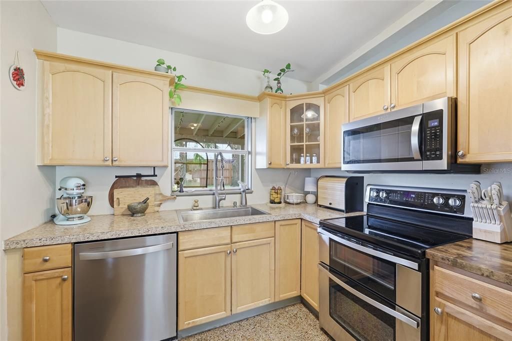 На продажу: $365,000 (3 спален, 2 ванн, 1237 Квадратных фут)