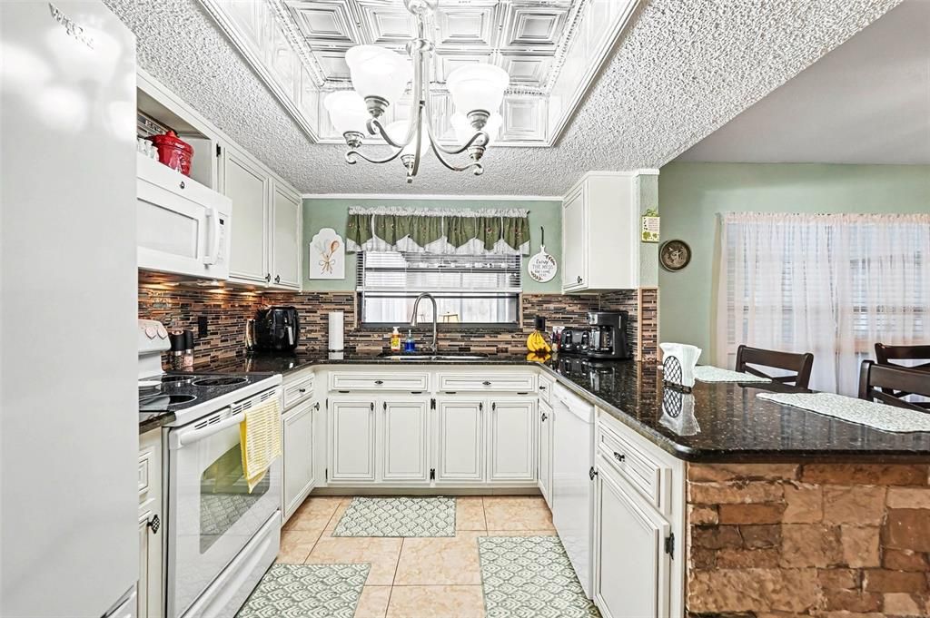 На продажу: $325,000 (2 спален, 2 ванн, 1420 Квадратных фут)