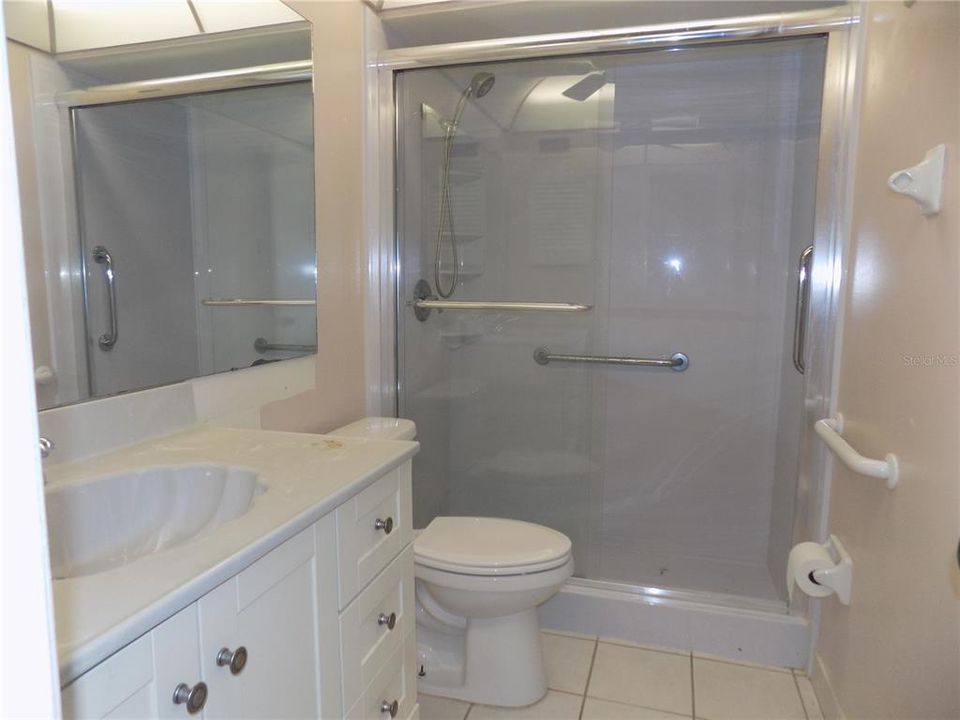 На продажу: $179,900 (2 спален, 2 ванн, 1020 Квадратных фут)