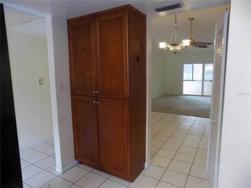 На продажу: $179,900 (2 спален, 2 ванн, 1020 Квадратных фут)