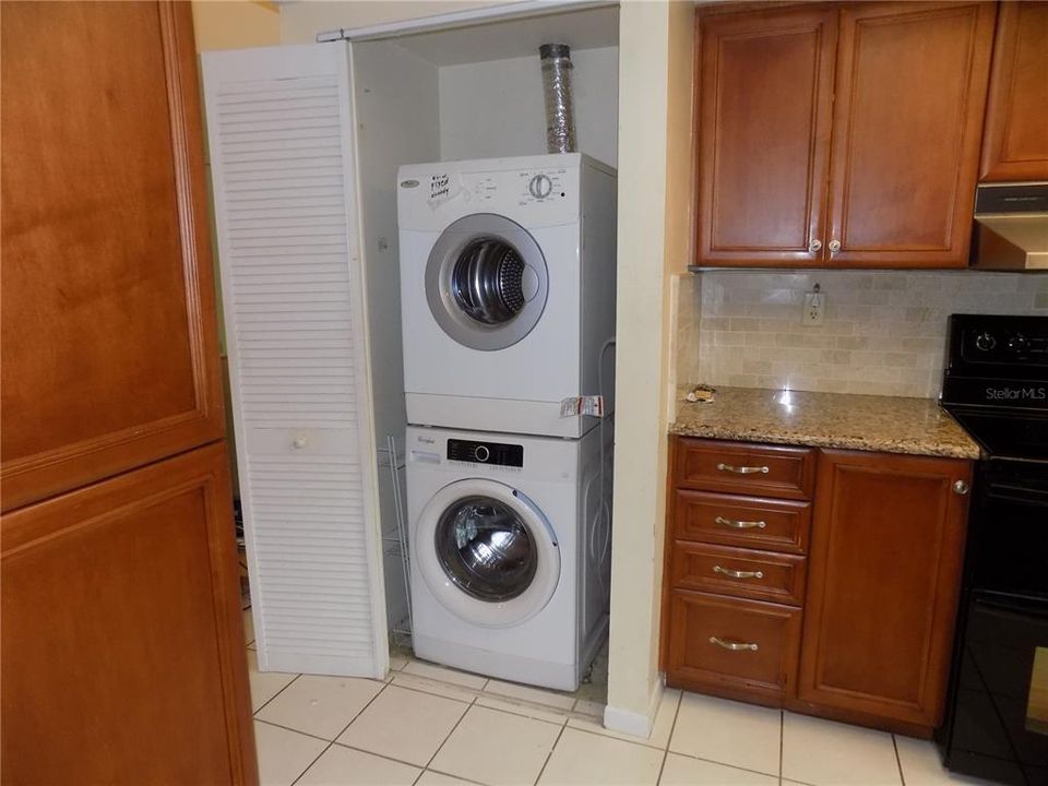 На продажу: $179,900 (2 спален, 2 ванн, 1020 Квадратных фут)