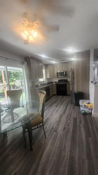 For Sale: $240,000 (4 beds, 2 baths, 1045 Square Feet)