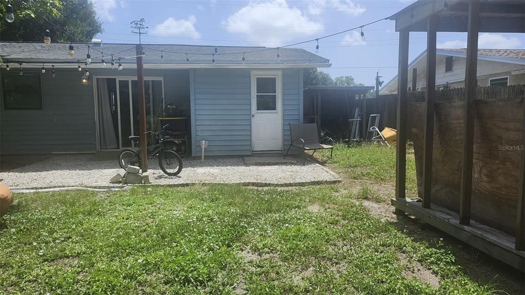 For Sale: $240,000 (4 beds, 2 baths, 1045 Square Feet)