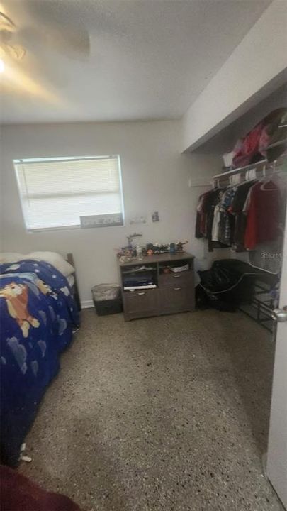 For Sale: $240,000 (4 beds, 2 baths, 1045 Square Feet)
