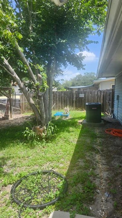 For Sale: $240,000 (4 beds, 2 baths, 1045 Square Feet)