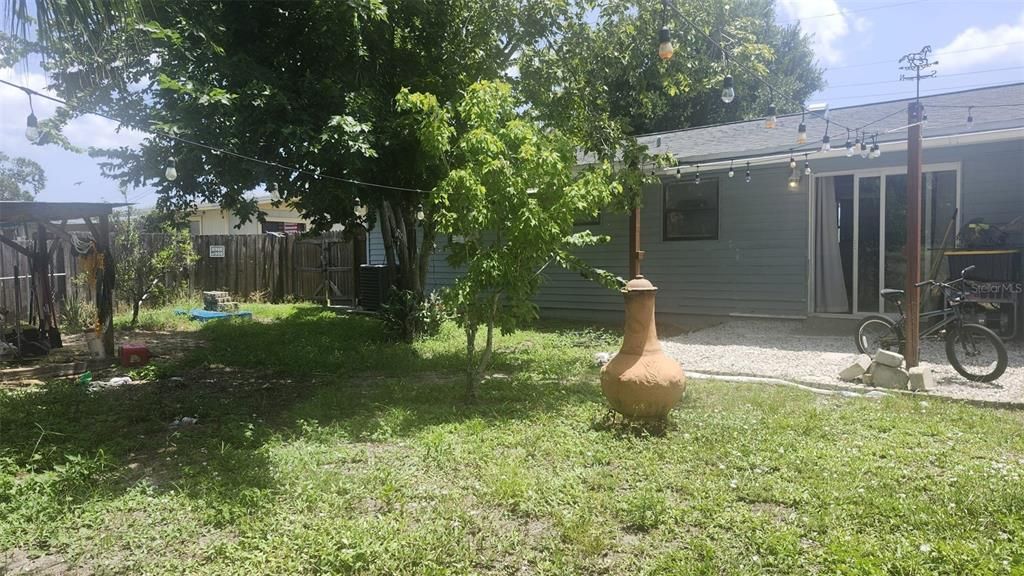 For Sale: $240,000 (4 beds, 2 baths, 1045 Square Feet)