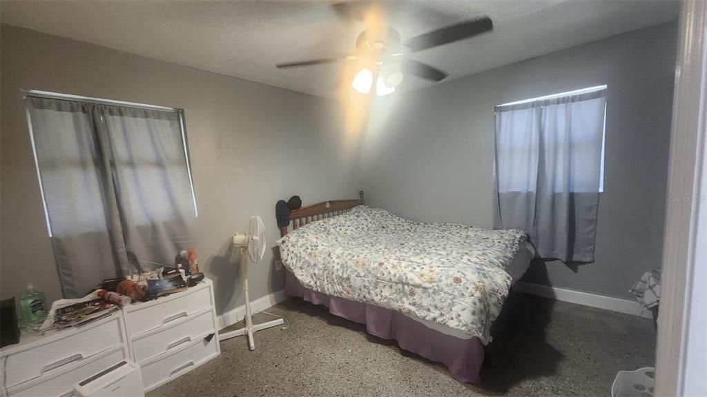 For Sale: $240,000 (4 beds, 2 baths, 1045 Square Feet)