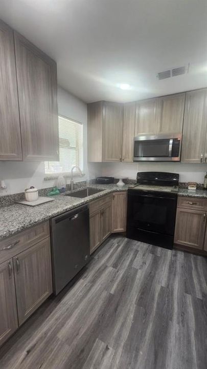 For Sale: $240,000 (4 beds, 2 baths, 1045 Square Feet)