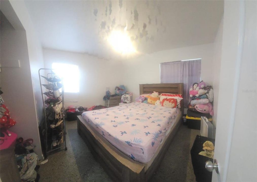 For Sale: $240,000 (4 beds, 2 baths, 1045 Square Feet)