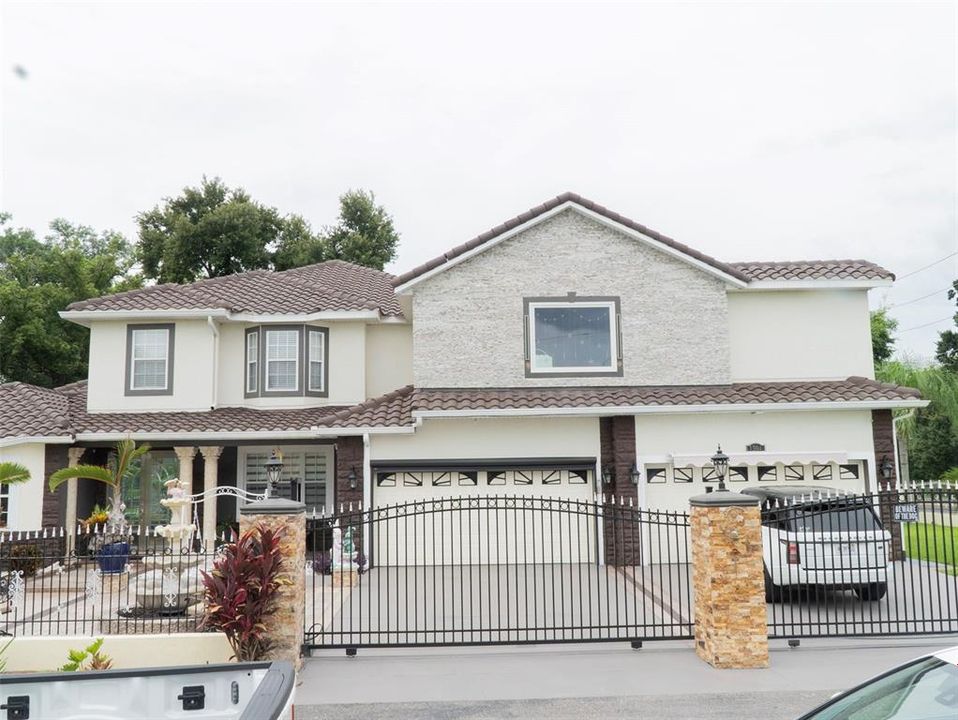 For Sale: $1,399,000 (5 beds, 4 baths, 4373 Square Feet)