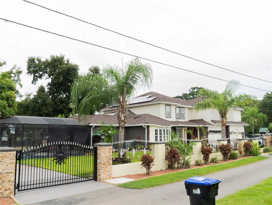 For Sale: $1,399,000 (5 beds, 4 baths, 4373 Square Feet)