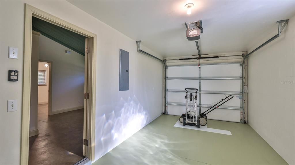 На продажу: $329,000 (2 спален, 2 ванн, 1208 Квадратных фут)