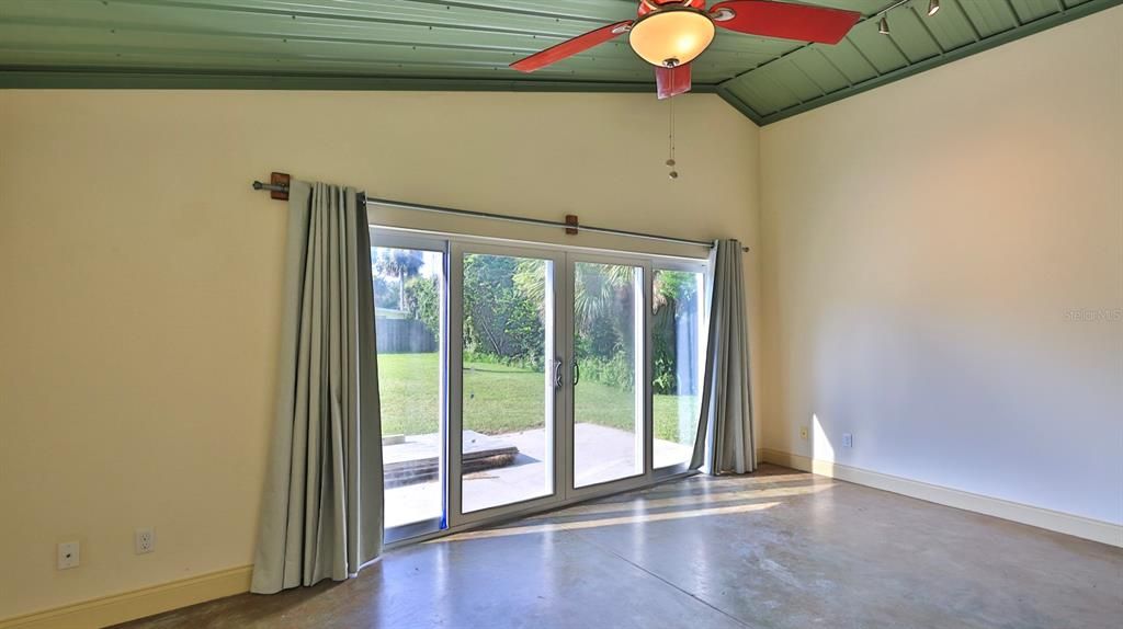 На продажу: $329,000 (2 спален, 2 ванн, 1208 Квадратных фут)