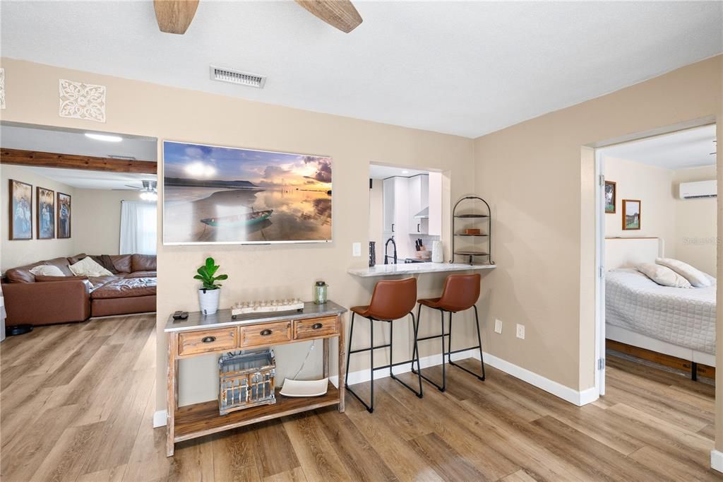 En Venta: $675,000 (3 camas, 3 baños, 1660 Pies cuadrados)