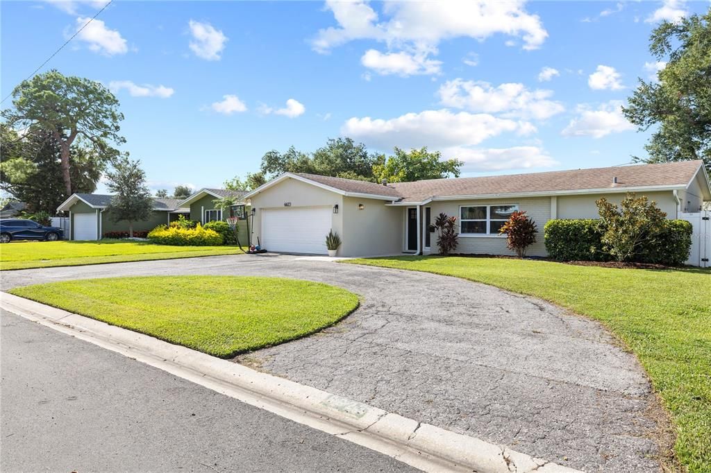 En Venta: $675,000 (3 camas, 3 baños, 1660 Pies cuadrados)