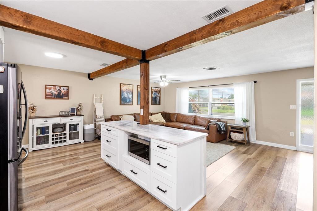 En Venta: $675,000 (3 camas, 3 baños, 1660 Pies cuadrados)