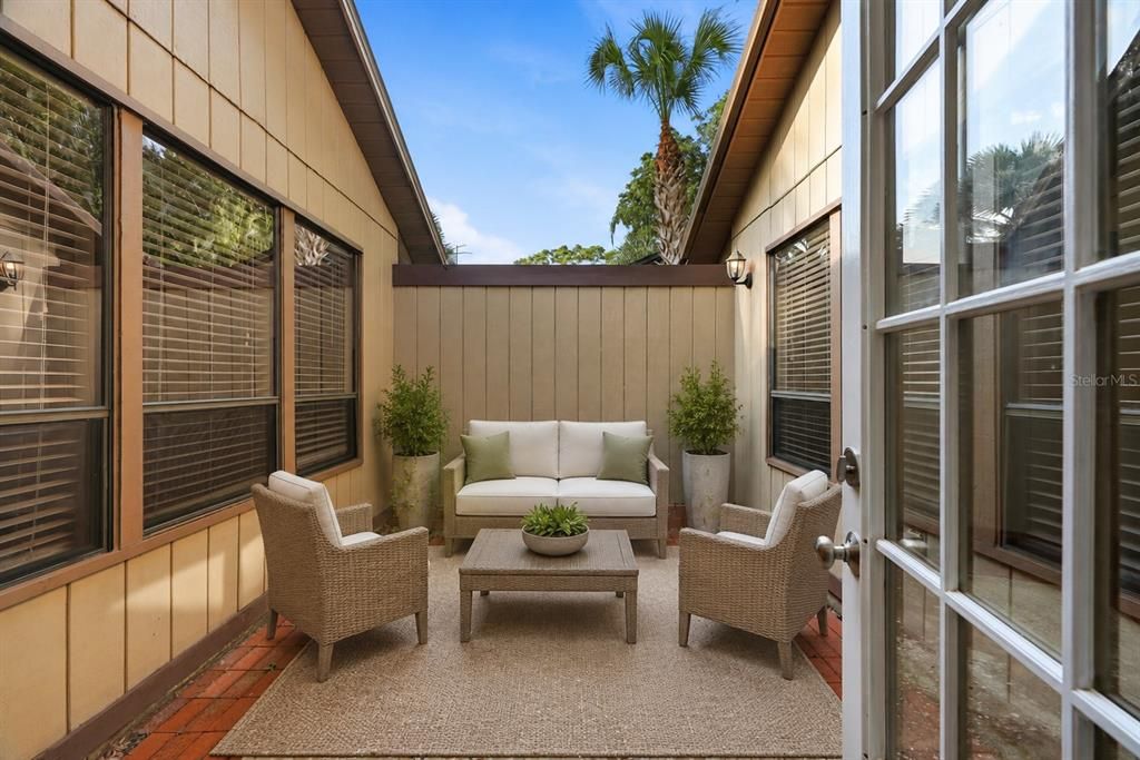 En Venta: $465,000 (3 camas, 2 baños, 2079 Pies cuadrados)