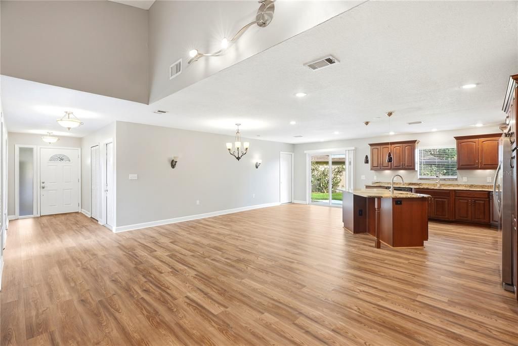 En Venta: $465,000 (3 camas, 2 baños, 2079 Pies cuadrados)