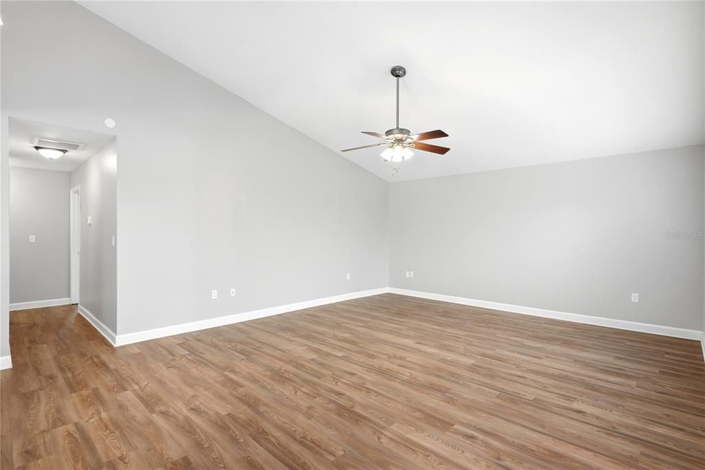 En Venta: $465,000 (3 camas, 2 baños, 2079 Pies cuadrados)