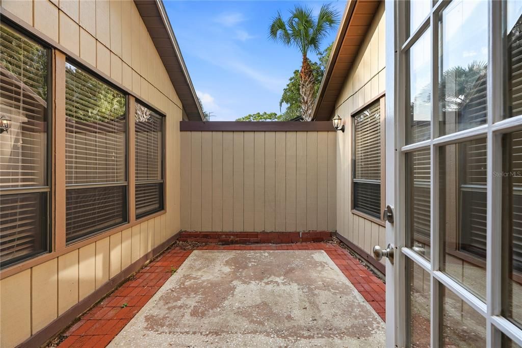 En Venta: $465,000 (3 camas, 2 baños, 2079 Pies cuadrados)