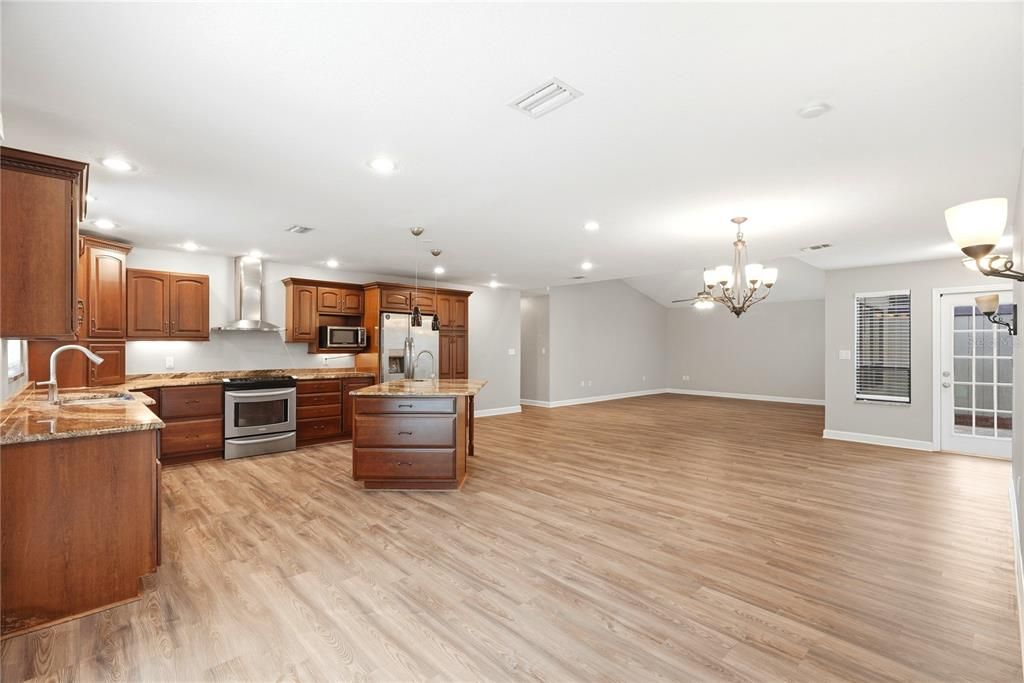 En Venta: $465,000 (3 camas, 2 baños, 2079 Pies cuadrados)