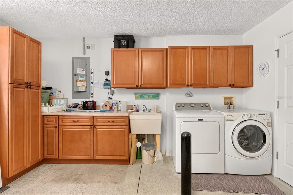 合同活跃: $309,900 (2 贝兹, 2 浴室, 1108 平方英尺)