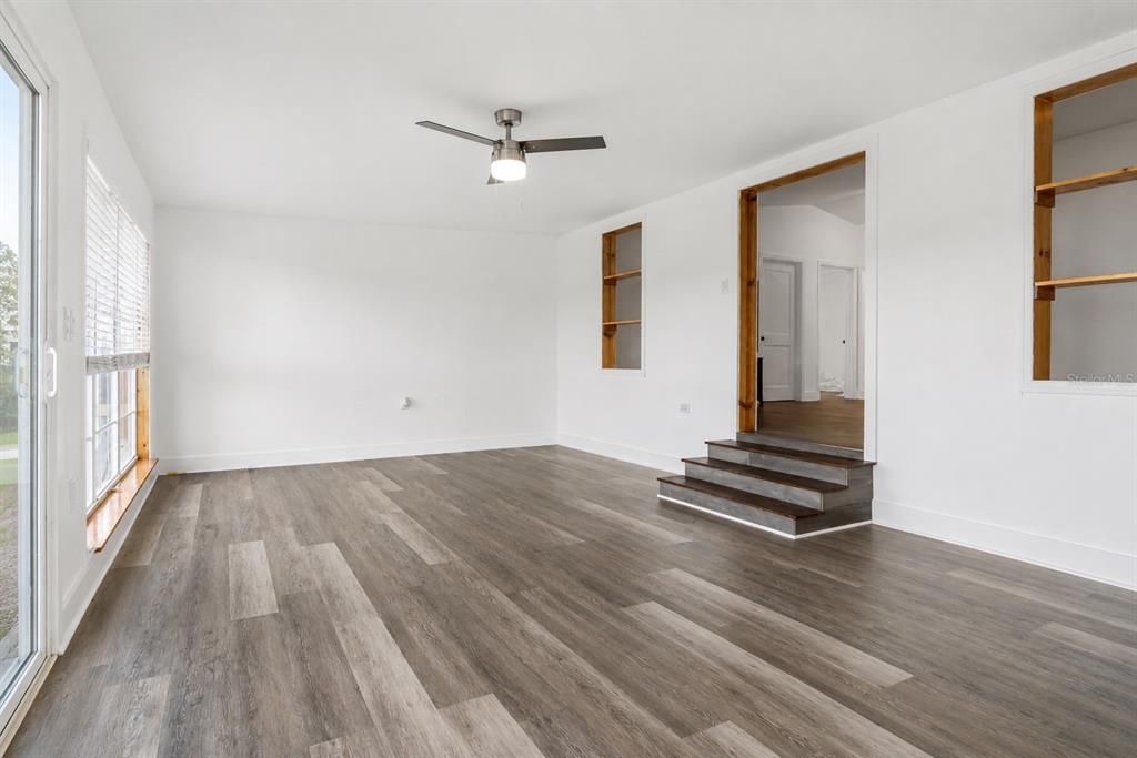 En Venta: $369,000 (4 camas, 2 baños, 1578 Pies cuadrados)
