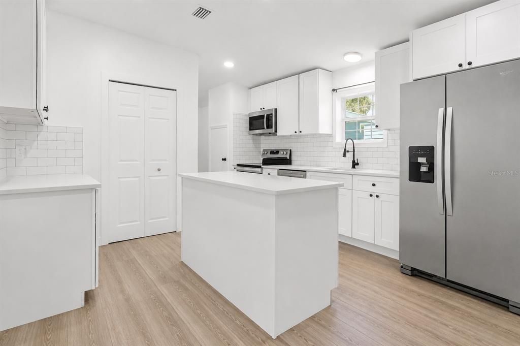 En Venta: $369,000 (4 camas, 2 baños, 1578 Pies cuadrados)