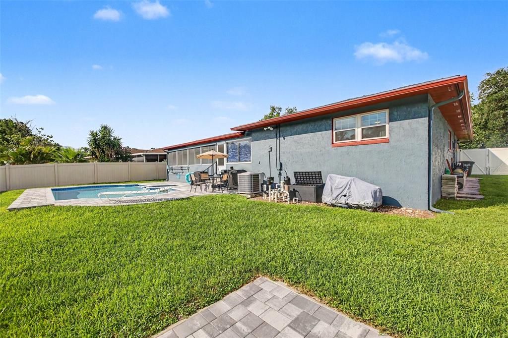 En Venta: $575,000 (4 camas, 2 baños, 1943 Pies cuadrados)