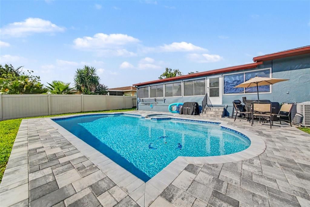 En Venta: $575,000 (4 camas, 2 baños, 1943 Pies cuadrados)