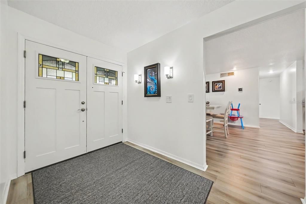 En Venta: $575,000 (4 camas, 2 baños, 1943 Pies cuadrados)