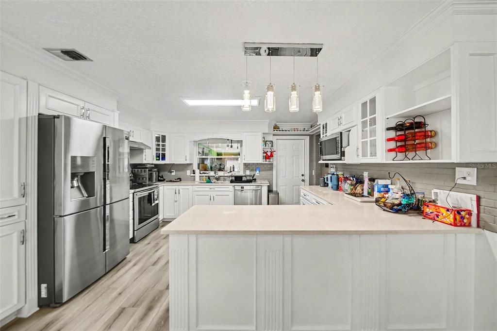 En Venta: $575,000 (4 camas, 2 baños, 1943 Pies cuadrados)