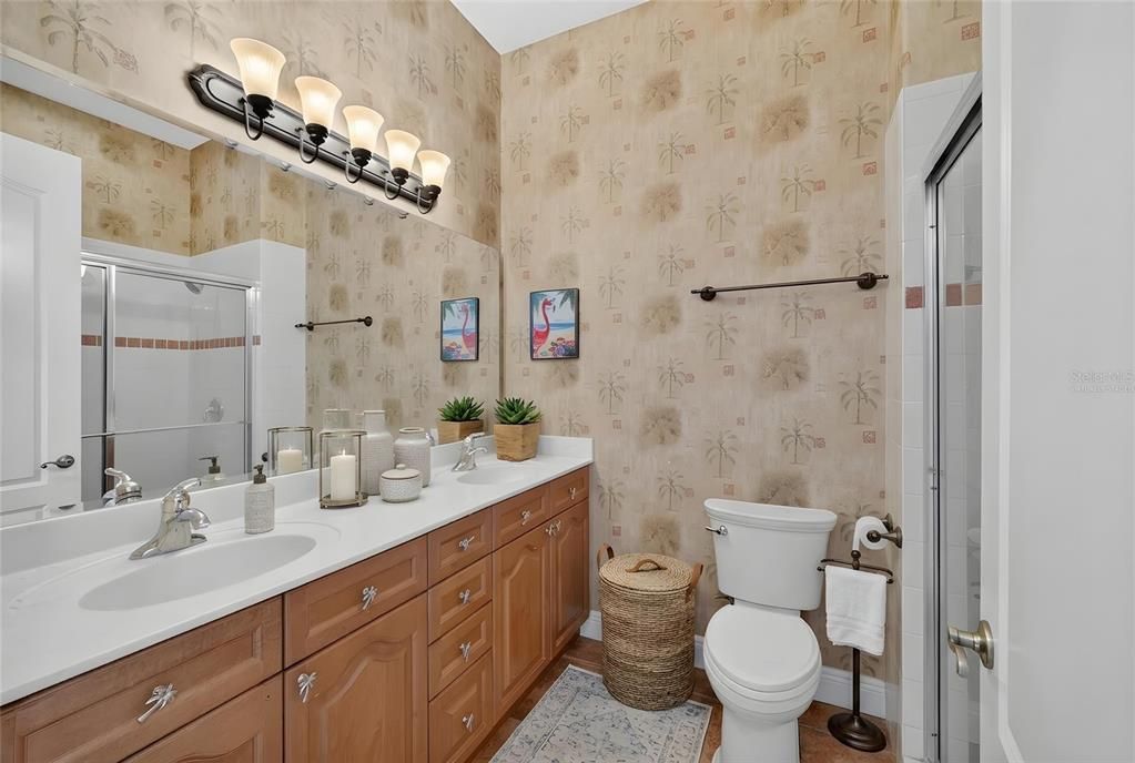 En Venta: $595,000 (4 camas, 3 baños, 2815 Pies cuadrados)