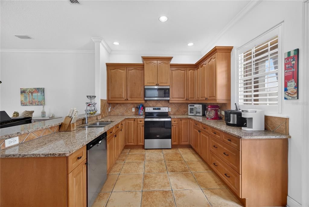 En Venta: $595,000 (4 camas, 3 baños, 2815 Pies cuadrados)