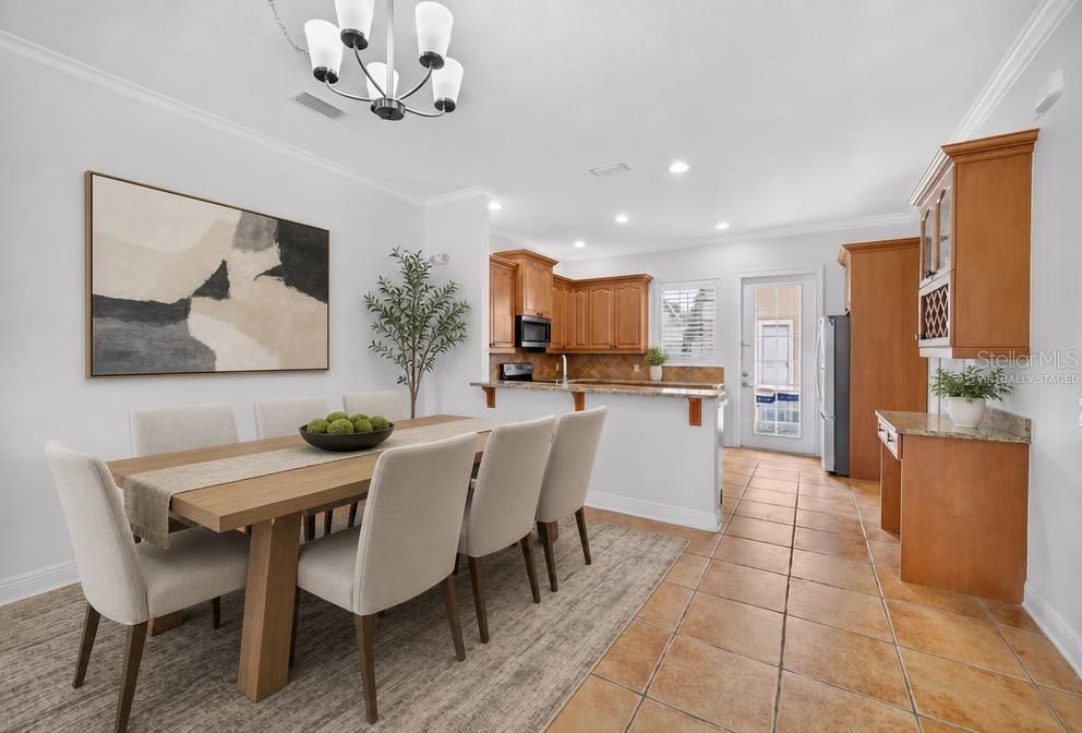 En Venta: $595,000 (4 camas, 3 baños, 2815 Pies cuadrados)