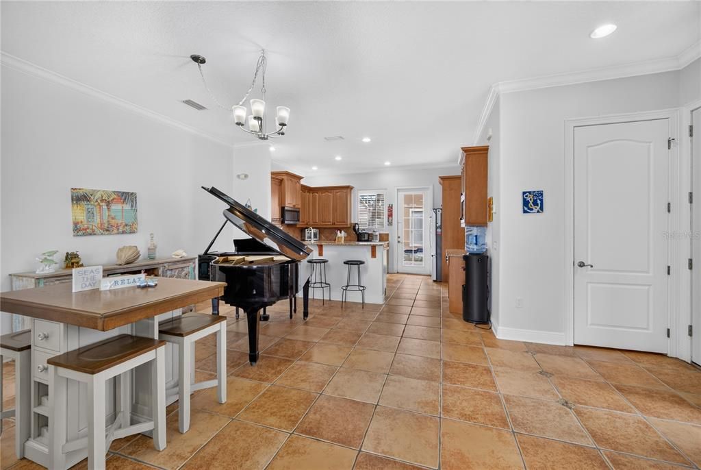 En Venta: $595,000 (4 camas, 3 baños, 2815 Pies cuadrados)