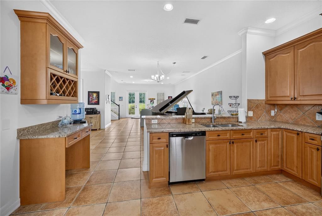 En Venta: $595,000 (4 camas, 3 baños, 2815 Pies cuadrados)