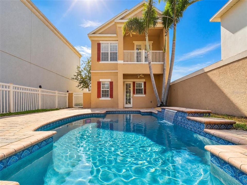 En Venta: $595,000 (4 camas, 3 baños, 2815 Pies cuadrados)