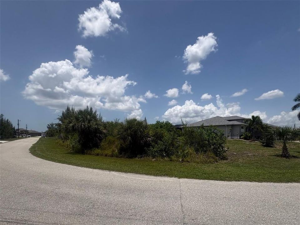 На продажу: $48,125 (0.23 acres)