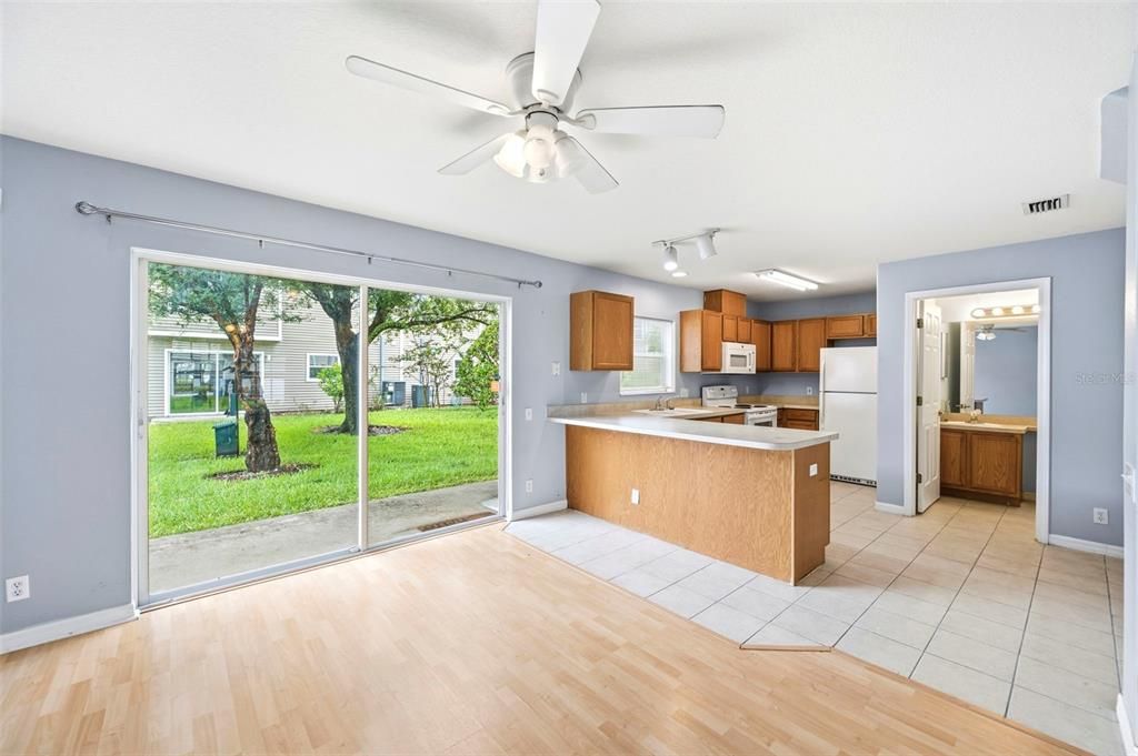 For Sale: $279,900 (2 beds, 1 baths, 1271 Square Feet)