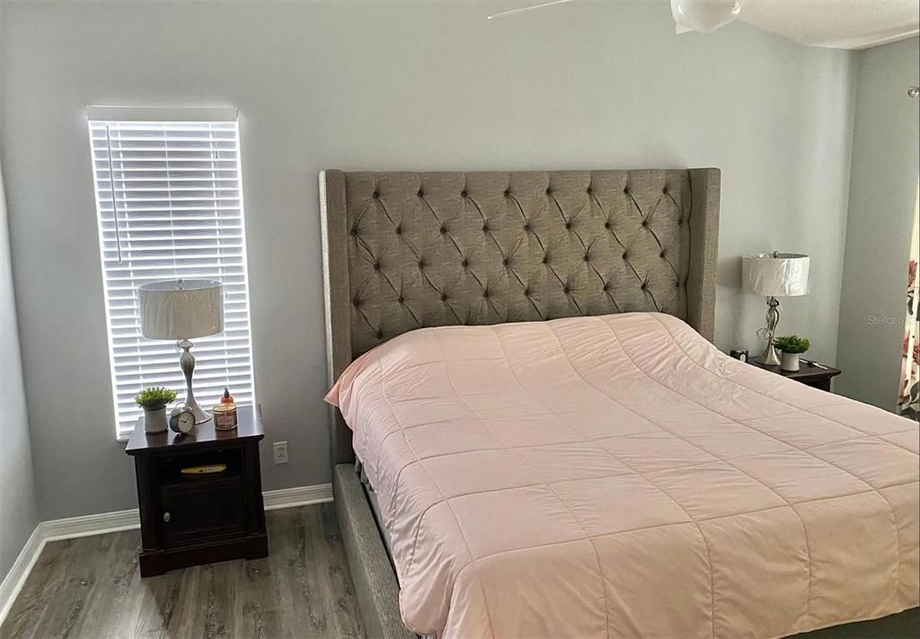 For Sale: $279,900 (2 beds, 1 baths, 1271 Square Feet)