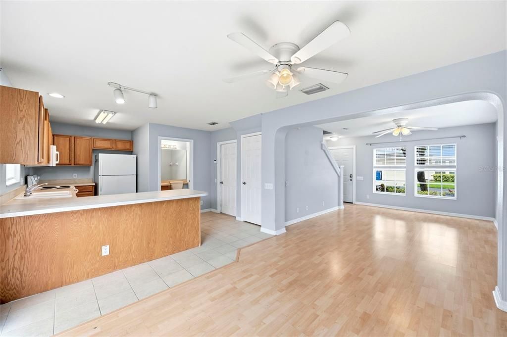 For Sale: $279,900 (2 beds, 1 baths, 1271 Square Feet)