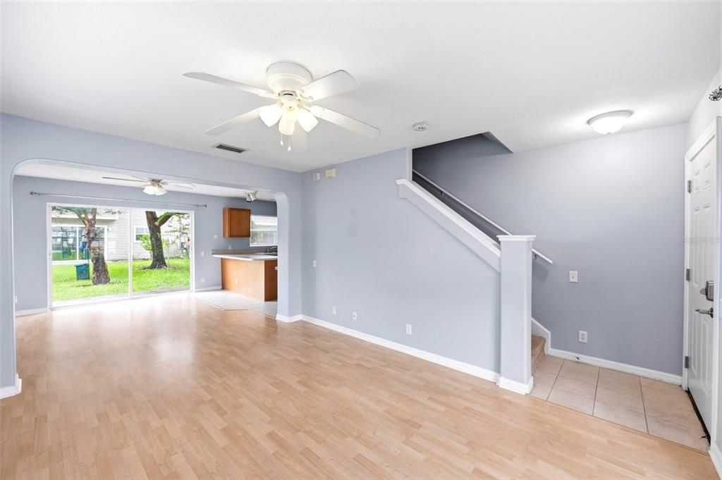 For Sale: $279,900 (2 beds, 1 baths, 1271 Square Feet)