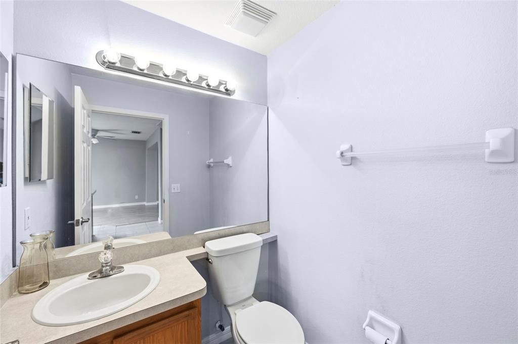 For Sale: $279,900 (2 beds, 1 baths, 1271 Square Feet)
