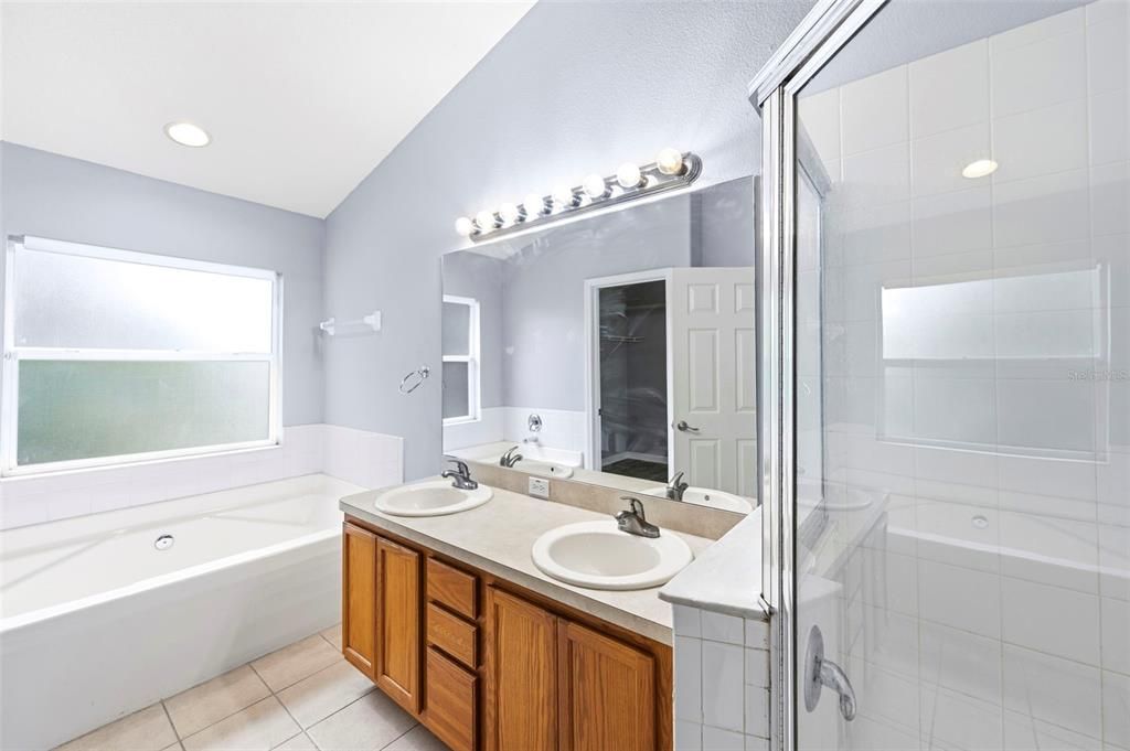 For Sale: $279,900 (2 beds, 1 baths, 1271 Square Feet)