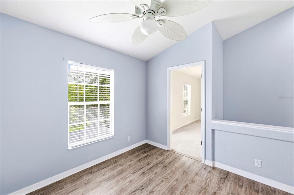 For Sale: $279,900 (2 beds, 1 baths, 1271 Square Feet)