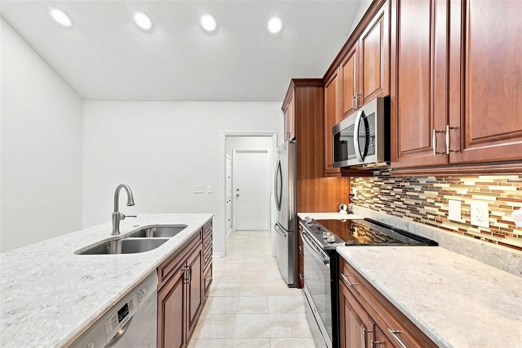 For Sale: $265,000 (2 beds, 2 baths, 1164 Square Feet)