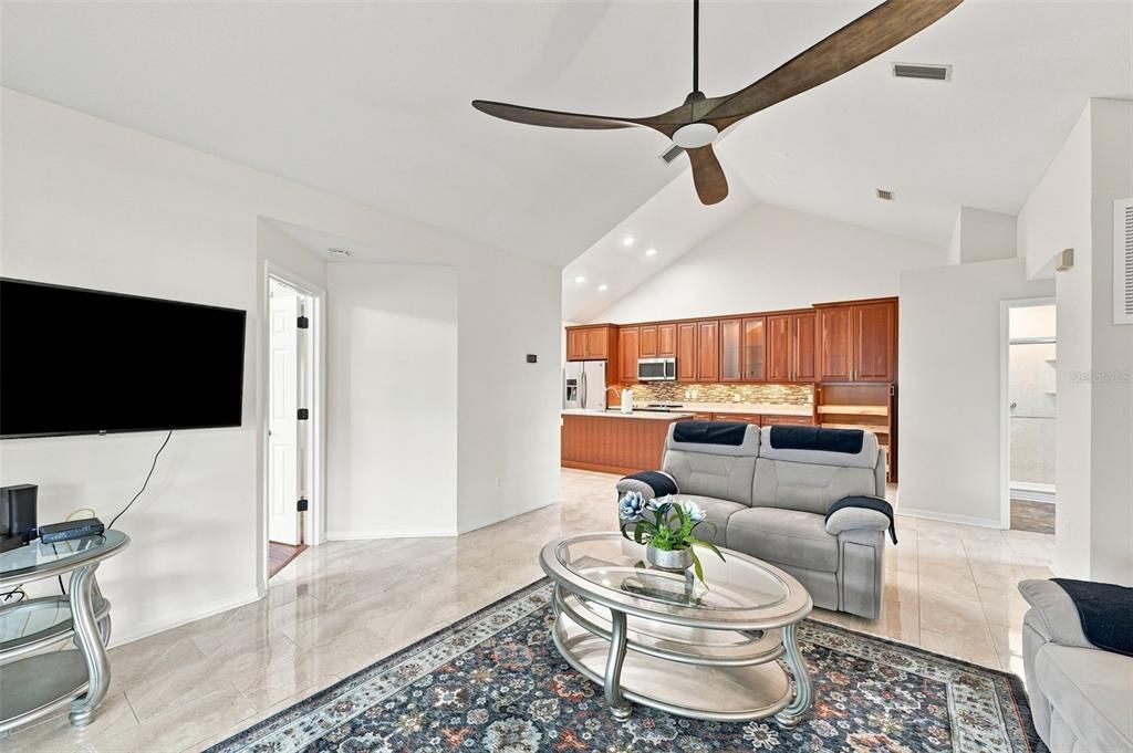 For Sale: $265,000 (2 beds, 2 baths, 1164 Square Feet)