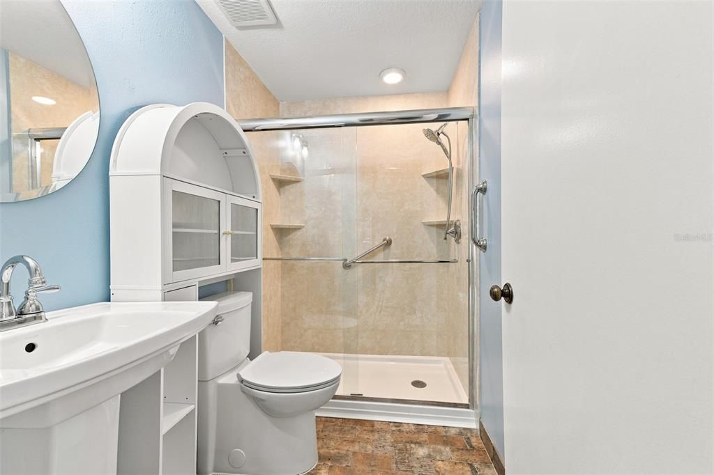 For Sale: $265,000 (2 beds, 2 baths, 1164 Square Feet)