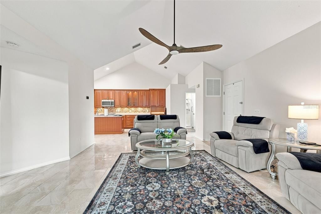 For Sale: $265,000 (2 beds, 2 baths, 1164 Square Feet)